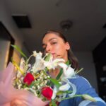 Shivani Jha Instagram - Happy 🌹 diwas Ps. I don’t have to buy myself flowers anymore 🥹♥️ @leenesh_mattoo 🫶🏻 #valentines #roseday #love #grateful