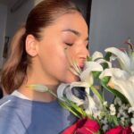 Shivani Jha Instagram – Happy 🌹 diwas 

Ps. I don’t have to buy myself flowers anymore 🥹♥️ @leenesh_mattoo 🫶🏻

#valentines #roseday #love #grateful