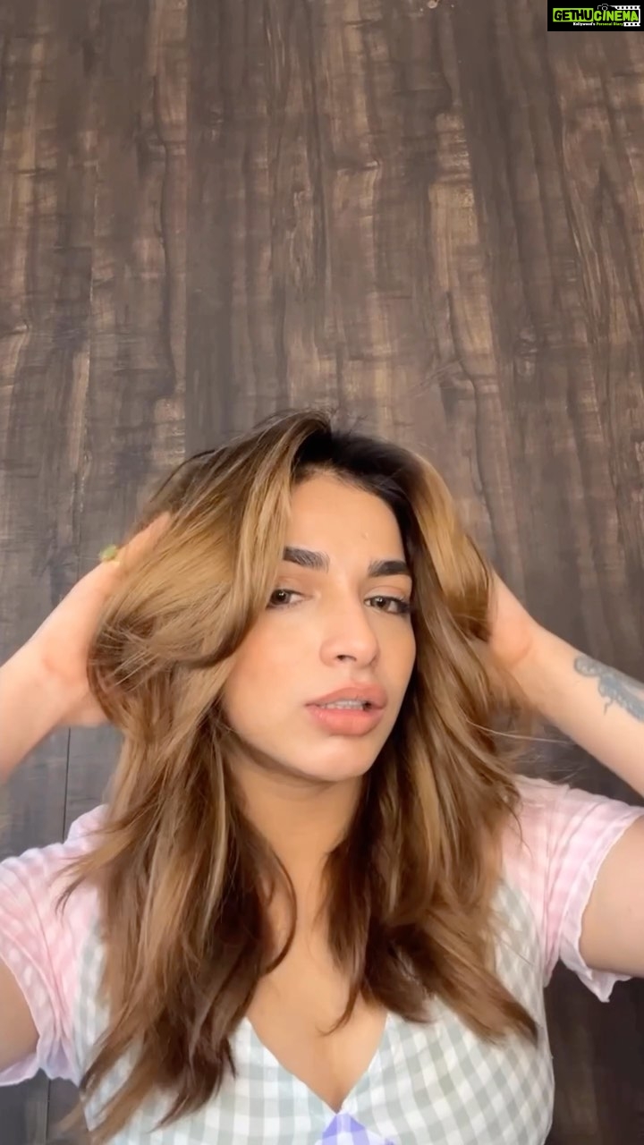 Shivani Jha Instagram - Salon blowout hair tutorial π«Άπ»π #IAmIkonic #3in1Styler #IkonicStyler #IkonicProfessional #ikonicinstyle #ikonicstylingtools #reelsinstagram #instahairreels #hairofinstagram #winterhair #blowout