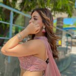 Shivani Jha Instagram – This beat is really sick! 😫

#shivanijha #reels #explore #trending #viral #beats #naagin6