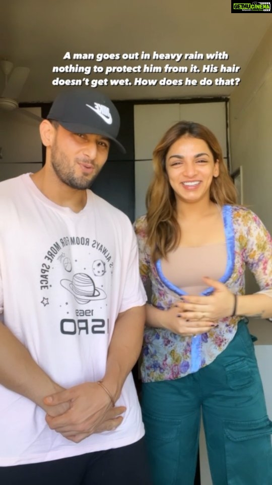 Shivani Jha Instagram - And this time i won @bee_vani_ hahahaha Comment if you want more riddles wala reels #viral #couplechallenge #games #instagram #trending
