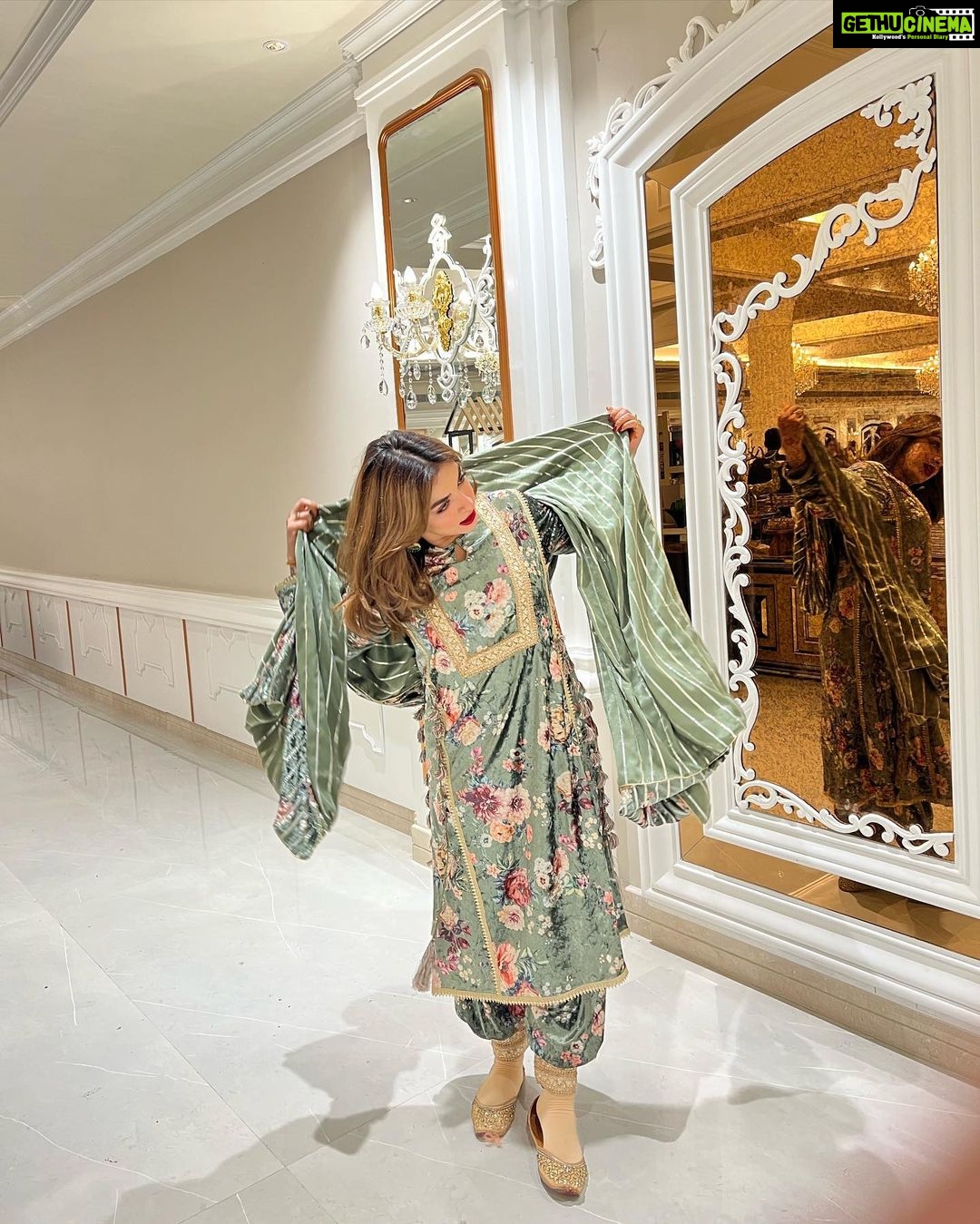 Shivani Jha Instagram - Style is a way to say who you are without having to speak. Wearing this gorgeous suit from @shivannishiralli 😍 #explore #trending #ootd #outfitoftheday #style #fashion #jammu #indian #jammukashmir #velvetdress #shivanijha Jammu