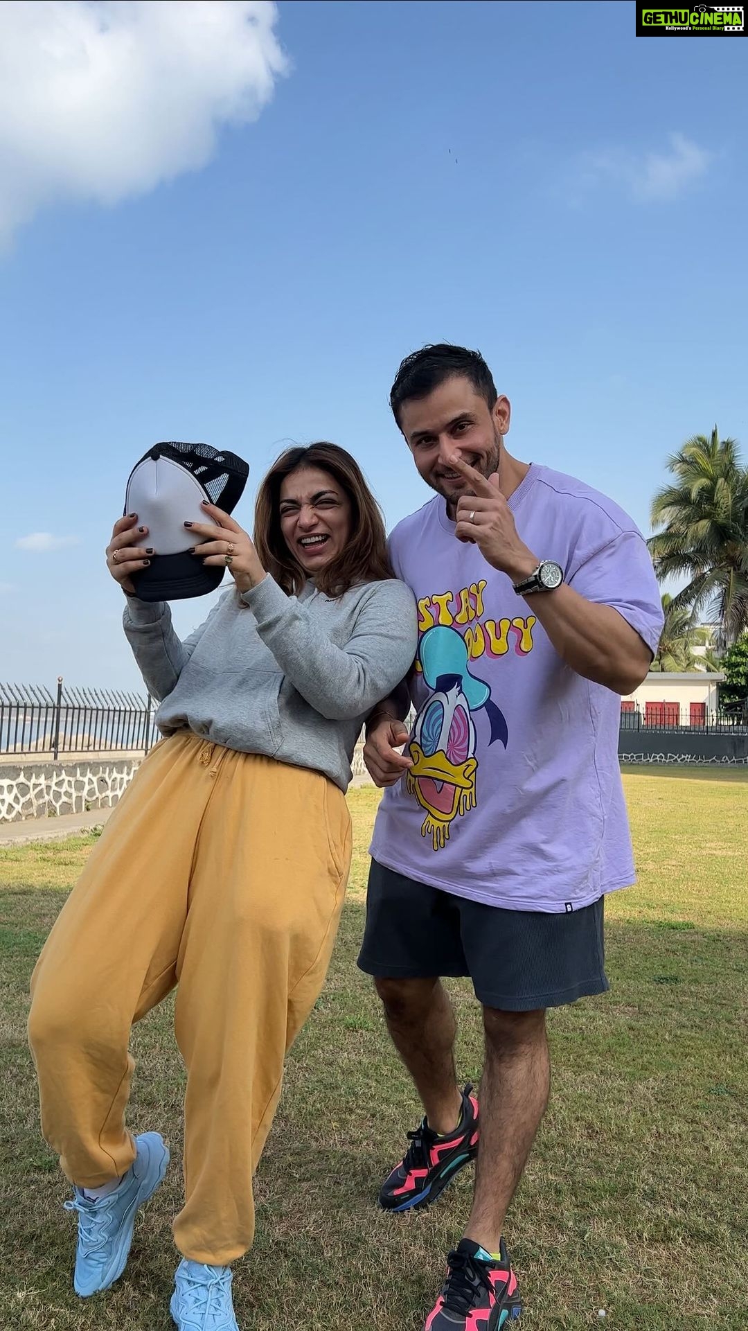 Shivani Jha Instagram - What is good intellect if you canโt use it? @leenesh_mattoo ๐โค๏ธ your face in the beginning! ๐ #shivanijha #leeneshmattoo #leevani #games #coupleschallenge #trending #mrignayni #explore #viral