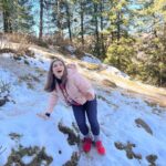 Shivani Jha Instagram - Humpty Dumpty had a great fall on snow today! Finally bachpan ka Sapna pura hua ❄️ #snowfall #jammu #nathatop #patnitop #travel #explore Jammu and Kashmir