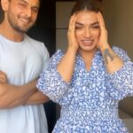 Shivani Jha Instagram - Kaatil haseena @bee_vani_ #viral #couplechallenge #instagram #games #leevani