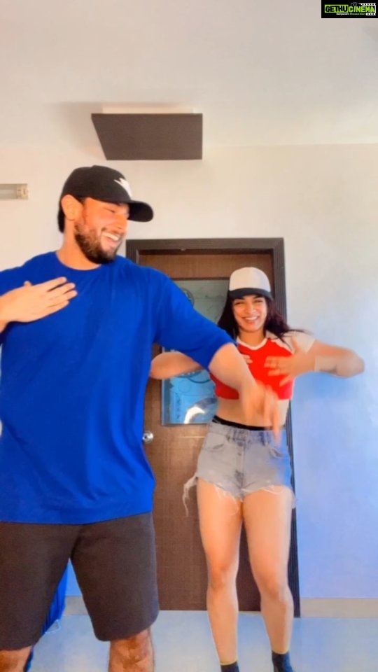 Shivani Jha Instagram - We love it @bee_vani_ 😍 #leevani #leenesh_mattoo #shivanijha #instagram #trendingreels #explore #couplegoals #dance