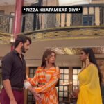 Shivani Jha Instagram – Bedardeya kyun pizza khatam kar diya! 😂
@poulomipolodas_official @iamshreymittal 

#shivanijha #reels #explore #trending #bedardeya #tjmm #pizza #naagin6 #bts #mrignayni #instagramreels #relatable