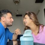 Shivani Jha Instagram - Jadoooo fail 😩 kitna smart @leenesh_mattoo 😂🫶🏻 #reels #explore #shivanijha #games #coupleschallenge #leeneshmattoo #leevani #trendingreels #instagram #viral