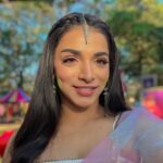 Shivani Jha Instagram – The snack that smiles back 

If you’re an og you know the last picture had to be that!🐽

#shivanijha #bhagyalakshmi #holishoot