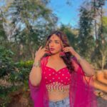 Shivani Jha Instagram – Gulabooooo🦩