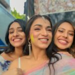 Shivani Jha Instagram – The snack that smiles back
If you’re an og you know the last picture had to be that!🐽
#shivanijha #bhagyalakshmi #holishoot