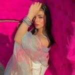 Shivani Jha Instagram – Spot the Difference 

#shivanijha #bhagyalakshmi #instagram #pink