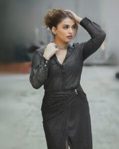 Shivani Jha Instagram - I was not forced to make this reel @bee_vani_ #viral #instagram #reels