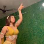 Shivani Jha Instagram – Me? Obsessed with me? Helll yeah!!! 😈

#reels #explore #trending #dance #sexylady #naagin6 #mrignayni #viral #shivanijha