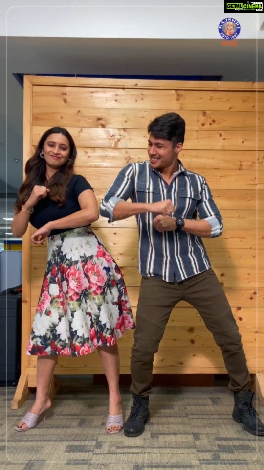 Shivani Surve Instagram - #Uff Trend वर शिवानी-सुयोगचा हा कमाल परफॉर्मन्स तुम्हाला कसा वाटला? @iam_shivanisurve @suyogsrg #Uff #TrendingReels #ShivaniSurve #SatarchaSalman #SuyogGorhe #RajshriMarathiExclusive #ReelsWithRajshriMarathi
