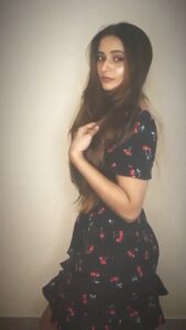 Shivani Surve Instagram - How much I love this song ❤️ 

#reelsinstagram #reelitfeelit #reelkarofeelkaro #shivanionreels❣️