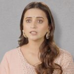 Shivani Surve Instagram - अरे इकडे तिकडे काय बघताय? #Vaalvi #ZEE5 वर लागली आहे! तर मग मुळीच वेळ घालवू नका आणि लगेचच बघा. Watch #VaalviOnZEE5 now! @swwapnil_joshi @anitadate_kelkar @subodhbhave @iam_shivanisurve #PareshMokashi @namrata_rudraaj @madhugandhakulkarni @mangeshcoolkarni @meashwin @zeestudiosofficial @zeemusicmarathi @zeemusiccompany @zeemarathiofficial @zeetalkiesofficial @ZeeYuva @zee5_marathi @zee5global
