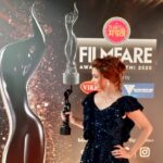 Shivani Surve Instagram - Best Debut female for Triple seat ♥️ #tripleseat @filmfare