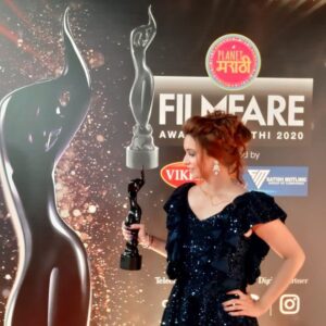 Shivani Surve Instagram - Best Debut female for Triple seat ♥️
 
#tripleseat @filmfare
