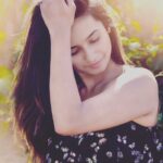 Shivani Surve Instagram - Wishing you peace, love, and laughter in the new year. ✨♥️🌸