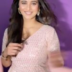 Shivani Surve Instagram - New vibe ✨ . Style by : @kmundhe4442 Jwellery by : @pohumaljeweller