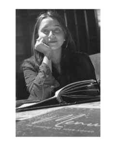 Shivani Surve Instagram - Deep into my eyes there's food of the dines🥺 #ThrowbackThursday 
#270KInstaFam #ThankYou