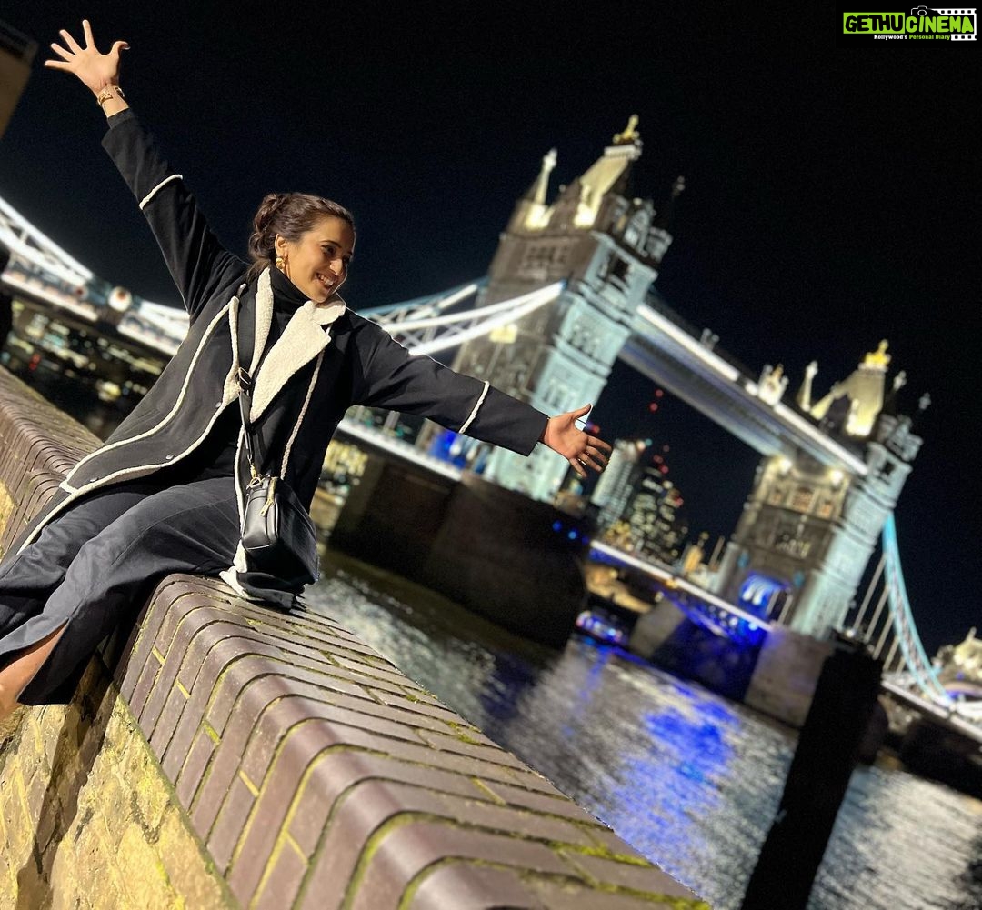 Shivani Surve Instagram - #london🇬🇧 Tower Bridge
