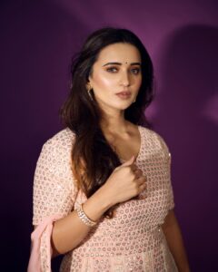 Shivani Surve Instagram - गुढीपाडव्याच्या हार्दिक शुभेच्छा. ❤️ 

@kmundhe4442

@shrutiibagwe

@dreamers_pr

@thevinodsarode