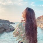 Shivani Surve Instagram - Like the sun , know you know I find my way back around 💫☀✨