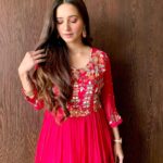 Shivani Surve Instagram – ❤️

Outfit by @rajkumari_by_richahaware 
Stylist @kyraarane