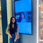 Shivani Surve Instagram - Fangirl moment 😛🥺 . . . . #baggit #shivanisurve Viviana Mall