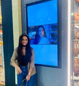 Shivani Surve Instagram - Fangirl moment 😛🥺 

.

.

.

.
#baggit #shivanisurve