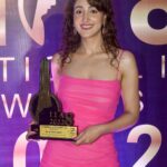 Shivya Pathania Instagram - Divine Grace❤️ “God Above All” “Outstanding Performer Of The Year 2022”🧿 Thank you for the honour @internationaliconicaward 2022 . I was so shy to even post this coz I believe there’s so much more that I still need to LEARN UNLEARN and ACHIEVE-as an Artist but thn again why not celebrate the appreciation that comes along our way in this journey of passion for art.. #tothejourneythatcontinues . "Teri kismat da likhya tere to koi kho nai sakda. Je us di meher hove te tenu o v mil jae jo tera ho nai sakda" #GuruGranthSahib #Godaboveall #Hardwork #patience #preservance P.S.-To my family,Directors,creatives,co actors,friends and to a list of beautiful humans around me that made me achieve this #iadoreyou Thank you @tanyakalraaa for styling me beautifully my birthday girl 🥰🥳