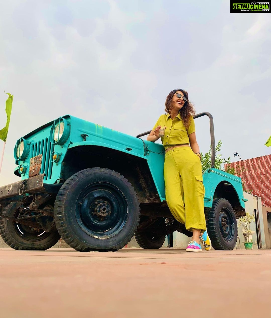 Shivya Pathania Instagram - A journey of a thousand miles Begins with a single step... . #wanderlust #onmyway #loveandlight #chai #pahad #main