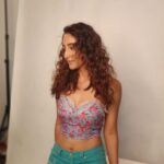 Shivya Pathania Instagram - WORK AND PLAY!! #BTS #raw . @vinod1405 @sunny_hairr @clinton.remedios @shah.dev.22 @nikitarathor573