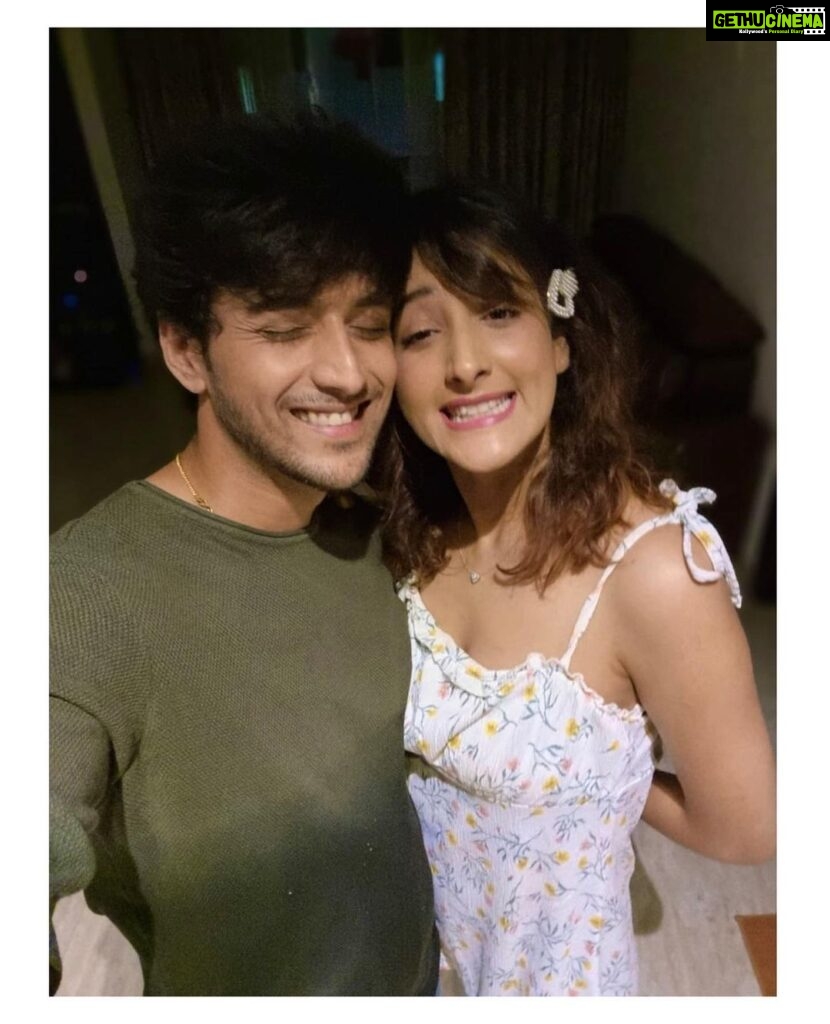 Shivya Pathania Instagram - Then It’s a Birthday post where I have to go all gaga over @kinshukvaidya54 you #ahmmm But Banta hai it’s his Birthday...Happy Birthday 🎂 @kinshukvaidya54 So I’ll only write the truth.. @kinshukvaidya54 YOU ARE THE BEST......Chai maker 🙂🤪 and will always be.. as cliche it may sound..But with you it’s just all light and beautiful...You are the definition of love where people around you just bloom.. Honestly You just emit this light that only has LOVE yaaarrrrrrr... Growing up with you has been crazy coz we have dealt with the craziest things together where we both end up getting caught ahhh But koi naaa Remember wherever life takes us I’ll always be there standing next to you Cheering for you for Life because There’s a world out there and thn there’s YOU... . And “YOU MY FRIEND HOLD A SPECIAL PLACE IN MY LIFE TILL ETERNITY” Go rock the world and achieve everything you wish for.. kinshuk👑🤴and come back where we fly planes😁🙋🏻‍♀️ and play video games...💕