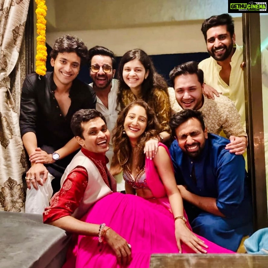 Shivya Pathania Instagram - We don’t fit in!! Mera wala crazy gang!! @hitendrakapopara @piyuushj9 @kinshukvaidya54 @nk.nikhil.kothari @upeshjangwal #chandni #ritansh #Diwali #housewarming #allhearts