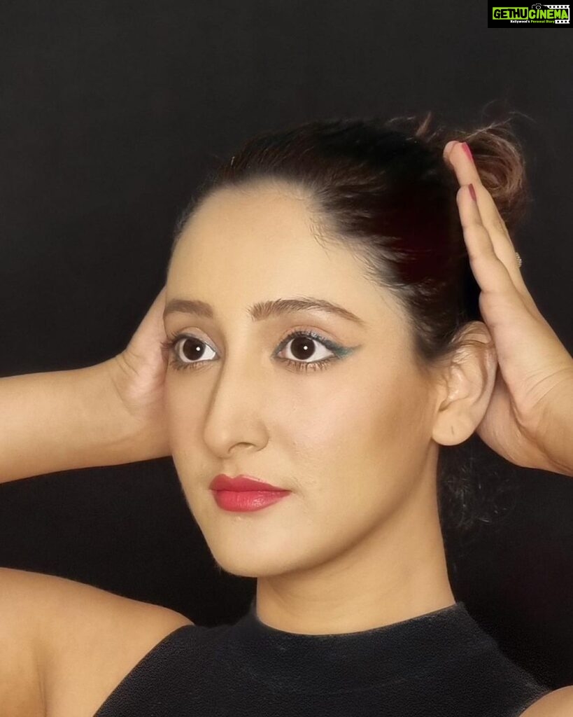 Shivya Pathania Instagram - Reinventing everyday look by @starstruckbysl The Liquid Concealer blends perfectly with your skin covering blemishes, under-eye circles & dark spots. The highly pigmented formula of the Arctic Blue Eye Definer glides easily on your eye lids. Water proof 💧 Comes with in-built smudger ✅ 💄The Intense Matte Lip Color gives full coverage making the lips look fuller at every stroke. Each lipstick is infused with enriching ingredients such as Shea Butter and Jojoba Oil for a long wearing impact 💋