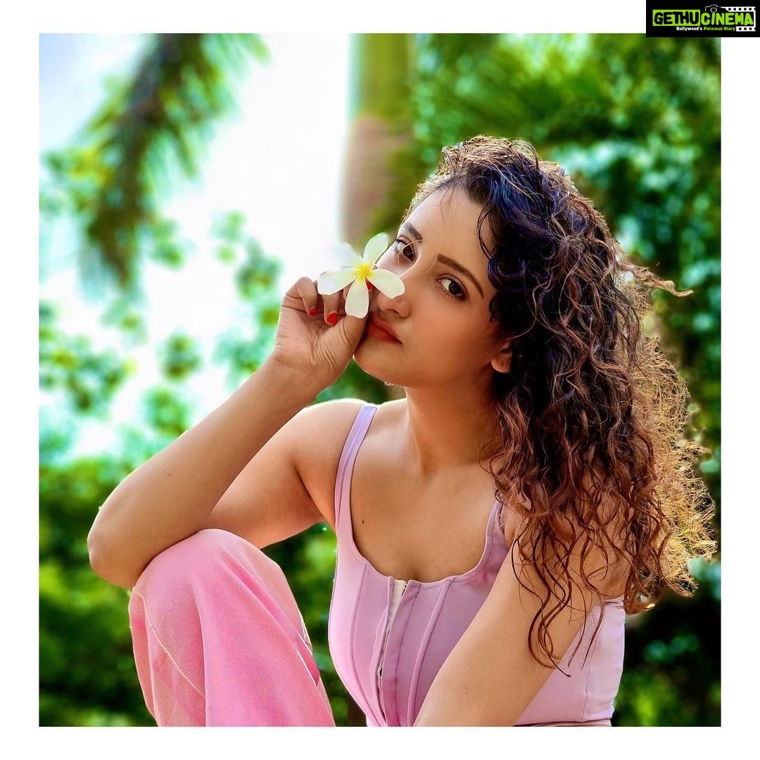 Shivya Pathania Instagram - 🌸🌸🌸
