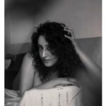 Shivya Pathania Instagram - हम भी दरिया हैं हमें अपना हुनर मालूम है जिस तरफ़ भी चल पड़ेंगे रास्ता हो जाएगा . Concept and 📸🧚‍♀️ @studiodenz