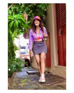 Shivya Pathania Instagram - Mera joota hai Japani... ye patloon Englishstani...Sur pe Colorful topi Rusi.
PHIR BHI DIL HAI HINDUSTANI❤️💜🌸
#y2k  #y2kfashion