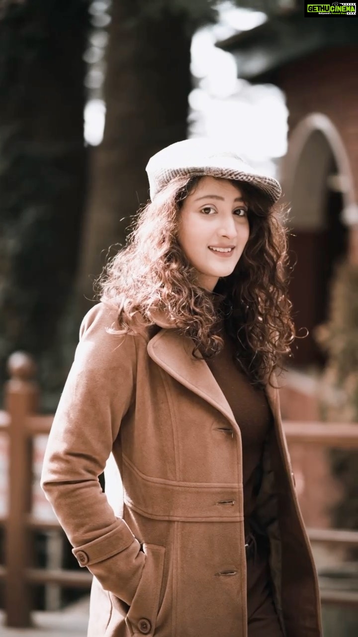Shivya Pathania Instagram - The Girl From The Summer Capital Of India 1864 Shimla,The Queen Of Hills. . Conceptualised and captured @vineetsharma527 @mech.pk @kalakar_vipul #Shimla #summercapitalofindia #shimlagirl #pahadan #shivyapathania #reels Shimla - The Queen Of Hills
