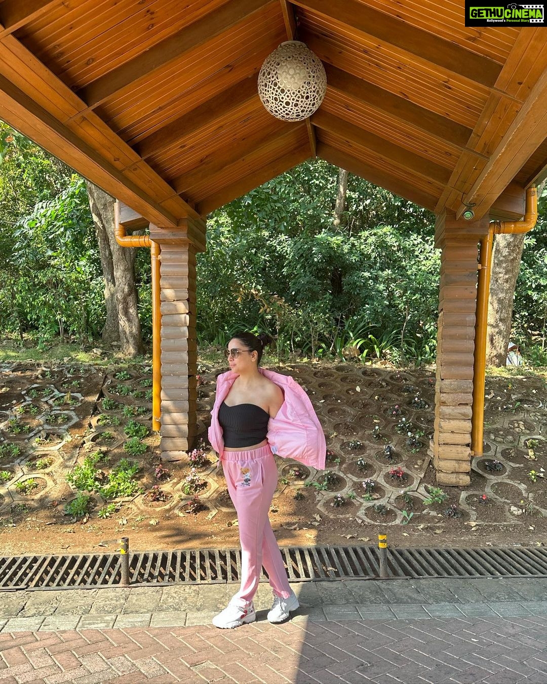 Shraddha Arya Instagram - This Place & My Tracksuit Has My ❤️ @hamster_london