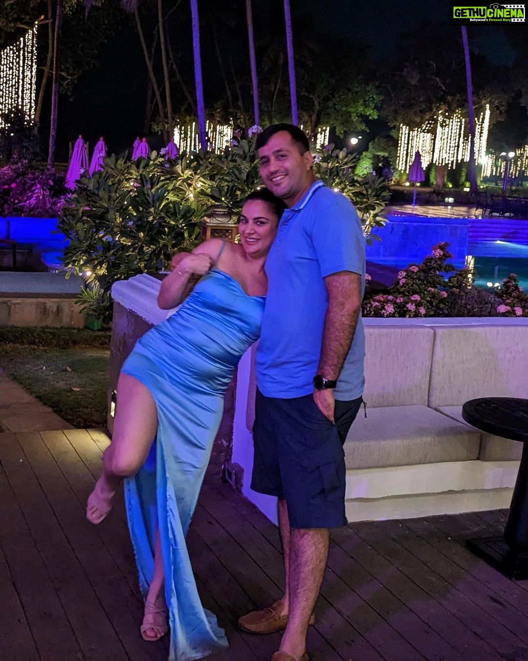 Shraddha Arya Instagram - Alongside Every Glam Wife there’s a Husband who refuses to get out of his shorts !!! 😂❤️