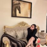 Shraddha Arya Instagram - I May Not Have It All Together, But My Living room is Flawless 🥰❤️ #HomeSweetHome #ComfyCorner Sofa: @woodentwist
