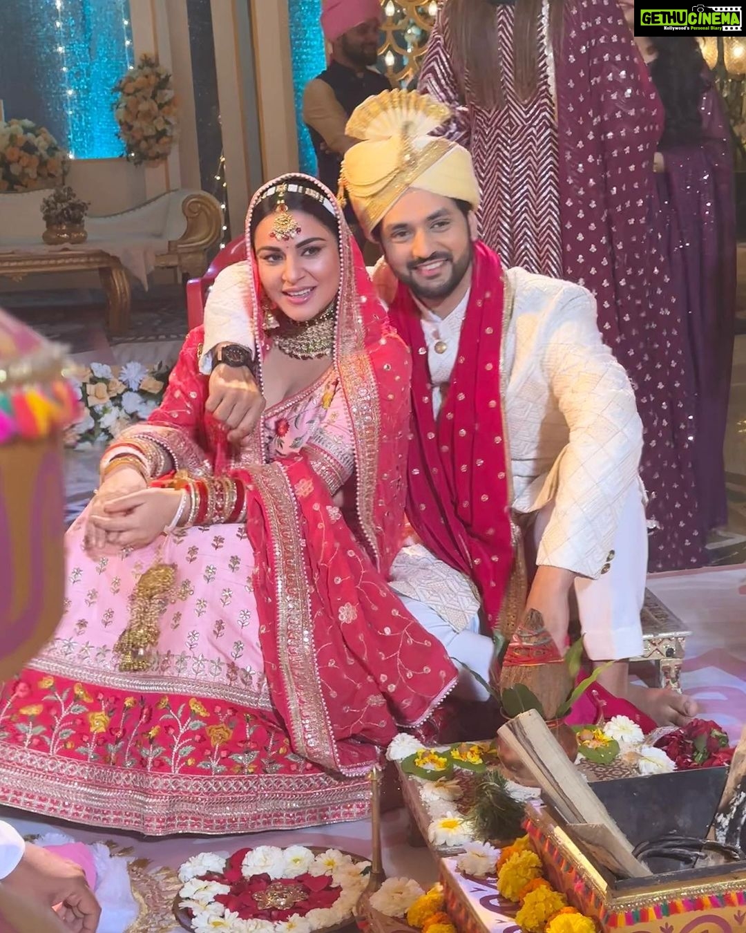 Shraddha Arya Instagram - When it’s your 10th wedding in the same show and now you don’t care Why, When or With Whom it is… 🤣 #KyunkiYeMeraKundaliBhagyaHai #Preejun ❤️