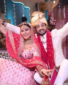 Shraddha Arya Instagram - When it’s your 10th wedding in the same show and now you don’t care Why, When or With Whom it is… 🤣 #KyunkiYeMeraKundaliBhagyaHai #Preejun ❤️