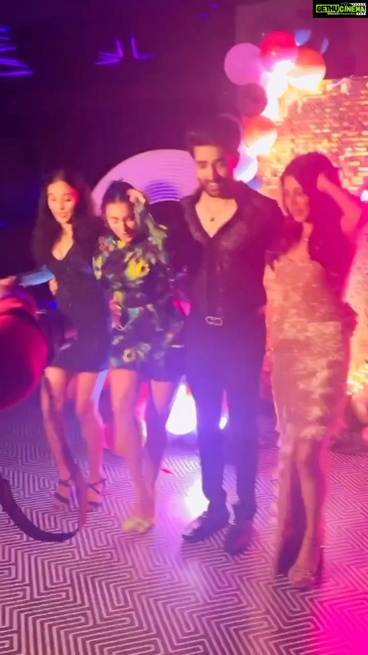 Shraddha Arya Instagram - Celebrating Natu’s (RRR) win at the Prestigious Oscars in our own style! Of course we didn’t get the step right but the emotion is perfect! ❤️❤️❤️ #IndiaIndia #Tollywood @adhvik_official @nehaadhvikmahajan @iamheenaparmar Also, Happy Birthday Nehaaaaa… 😘😘