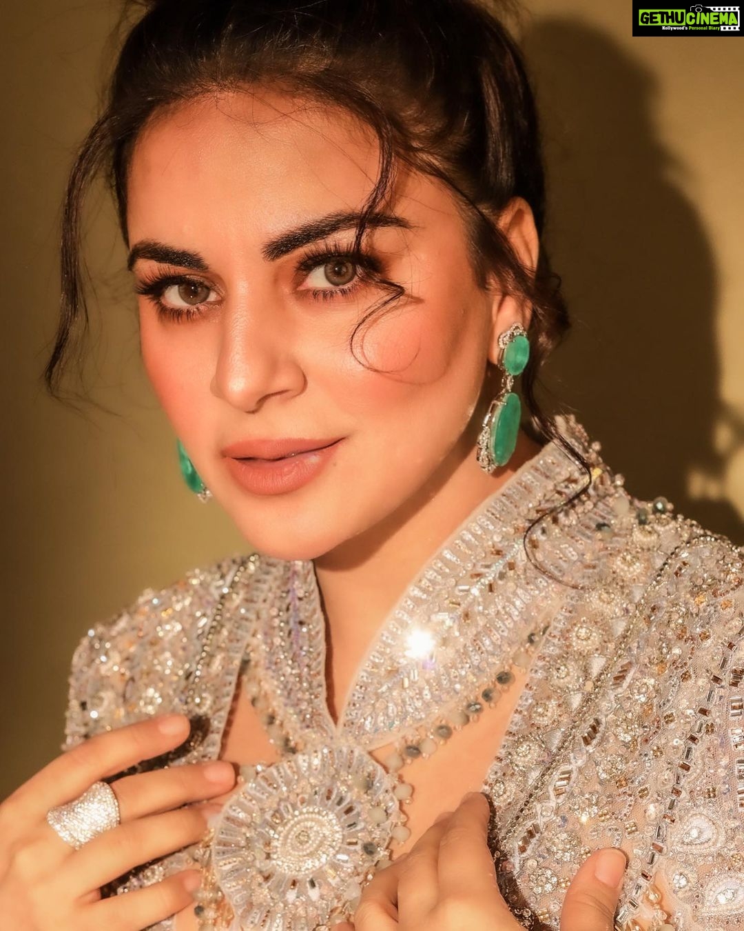 Shraddha Arya Instagram - Style: @kmundhe4442 Outfit: @anjaleeandarjunkapoor Jwellery: @pohumaljeweller @viren.panjwani Makeup: @Makeupbyshaheenshaikh Hair: @hairstyle_abu.baba Click : @sjframes