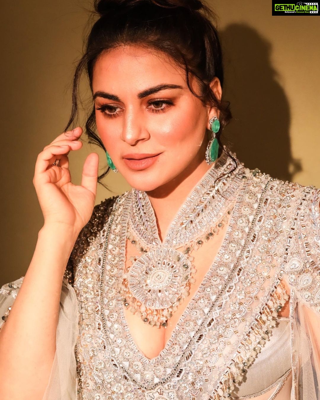 Shraddha Arya Instagram - Style: @kmundhe4442 Outfit: @anjaleeandarjunkapoor Jwellery: @pohumaljeweller @viren.panjwani Makeup: @Makeupbyshaheenshaikh Hair: @hairstyle_abu.baba Click : @sjframes